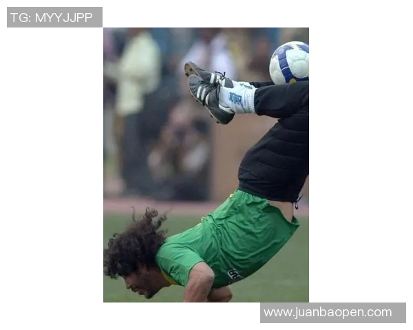 卡卡在球场上的搞笑瞬间让人捧腹大笑的趣事回顾