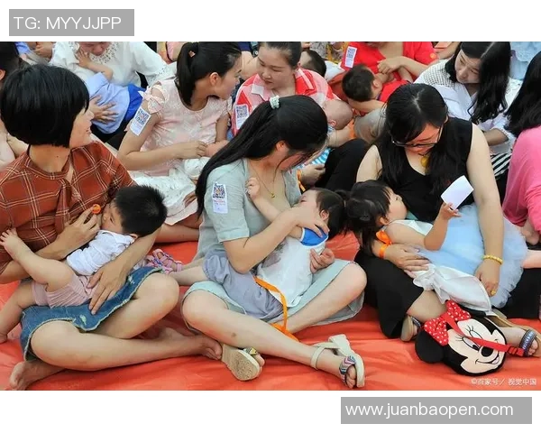 喂奶足球抱：亲子互动中的温馨时刻与快乐分享