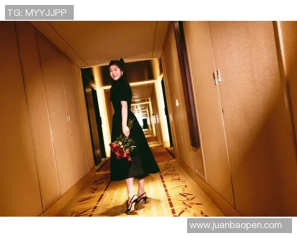 孕妇足球照展现母爱与运动之美的完美结合